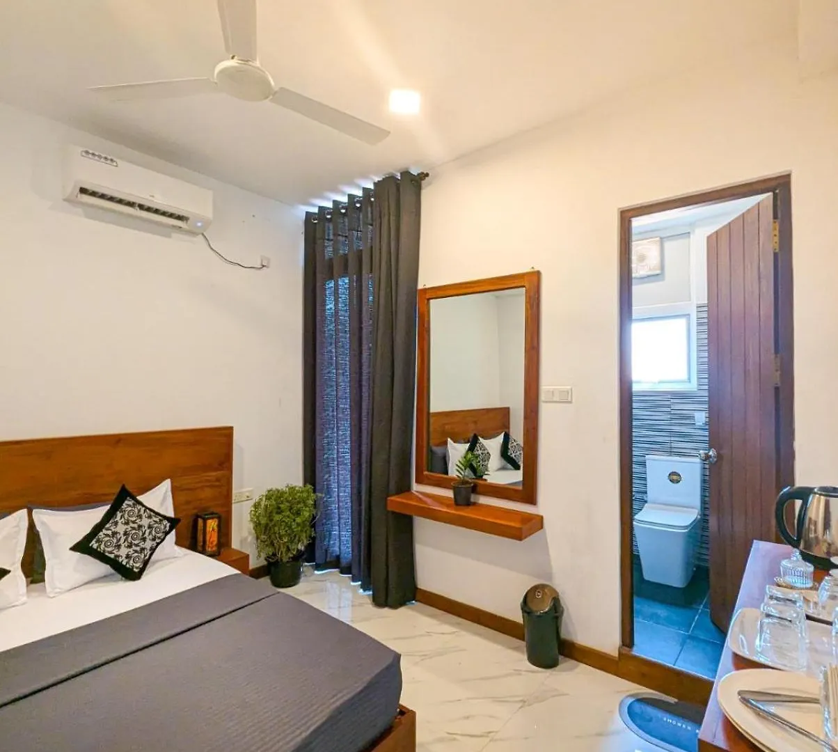 Airport Hotel By Cmb Apartments 尼甘布