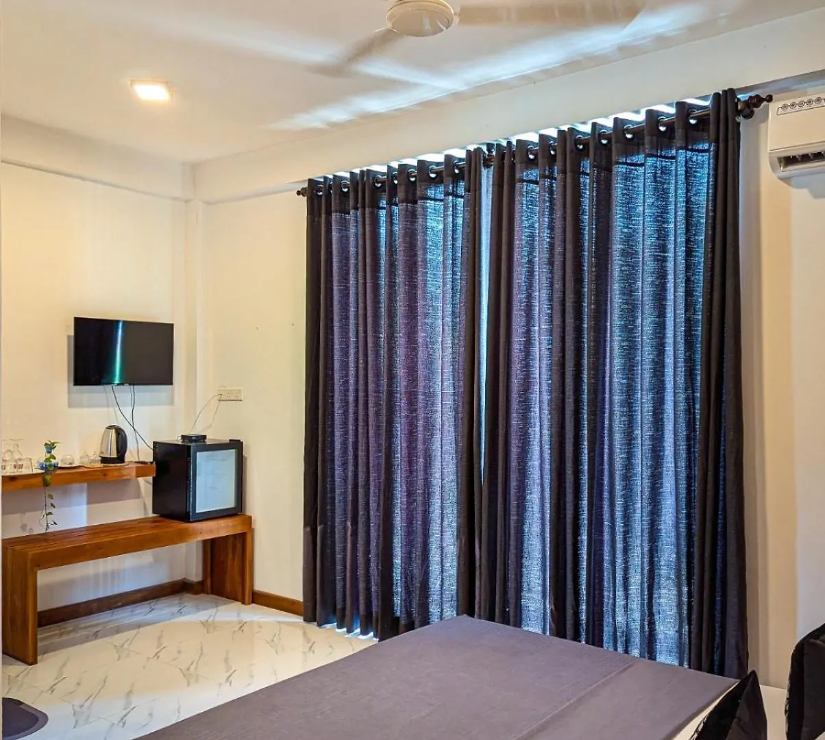Airport Hotel By Cmb Apartments Negombo 2*,