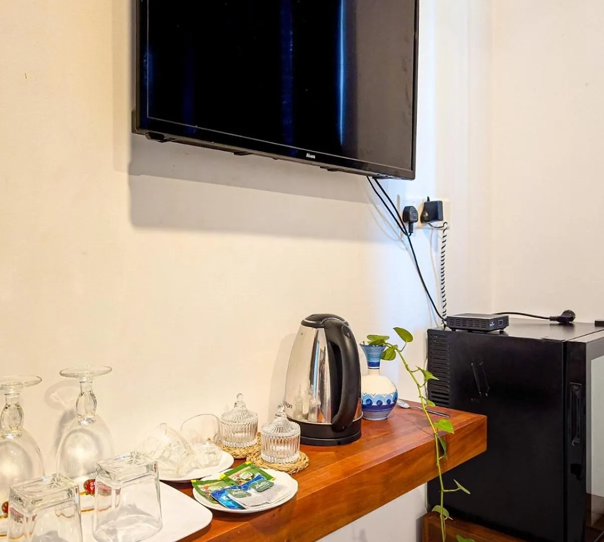 **  Airport Hotel By Cmb Apartments Negombo Sri Lanka