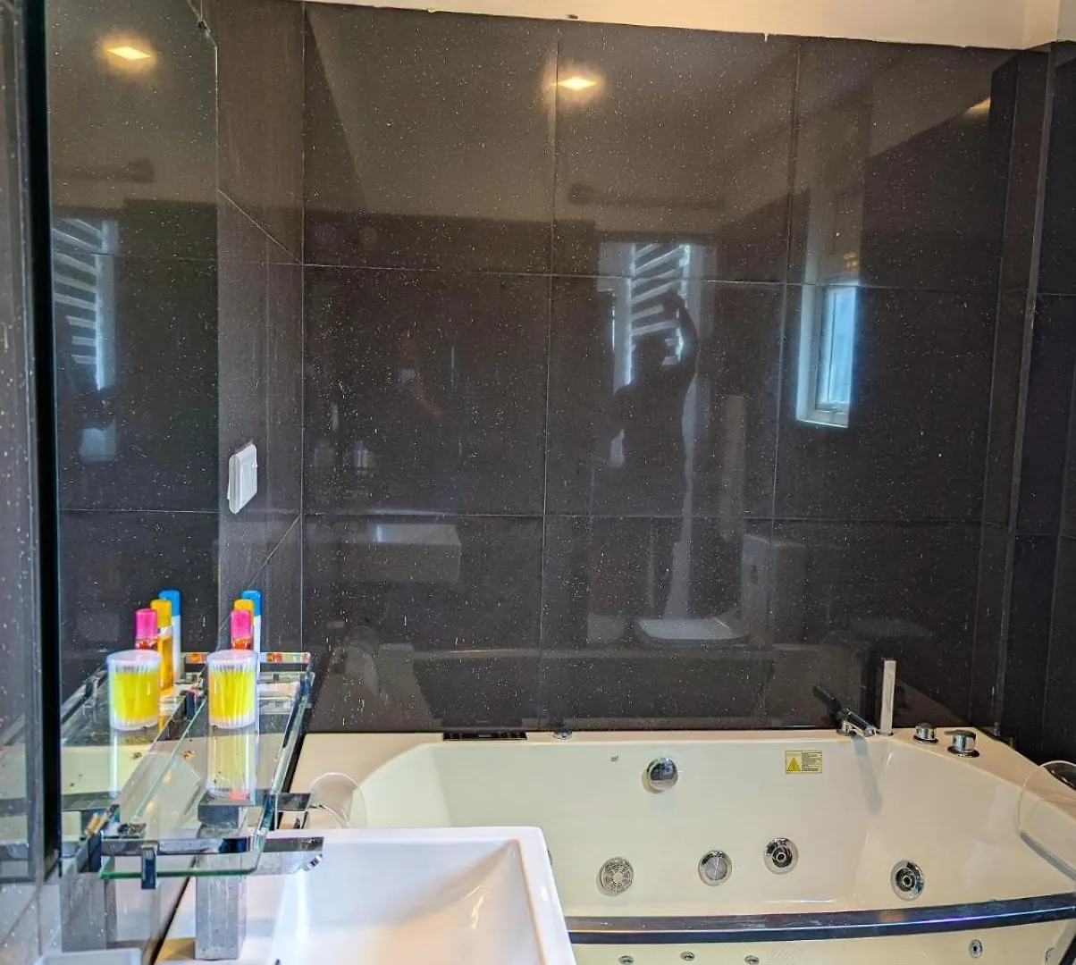 Airport Hotel By Cmb Apartments Negombo 2*,